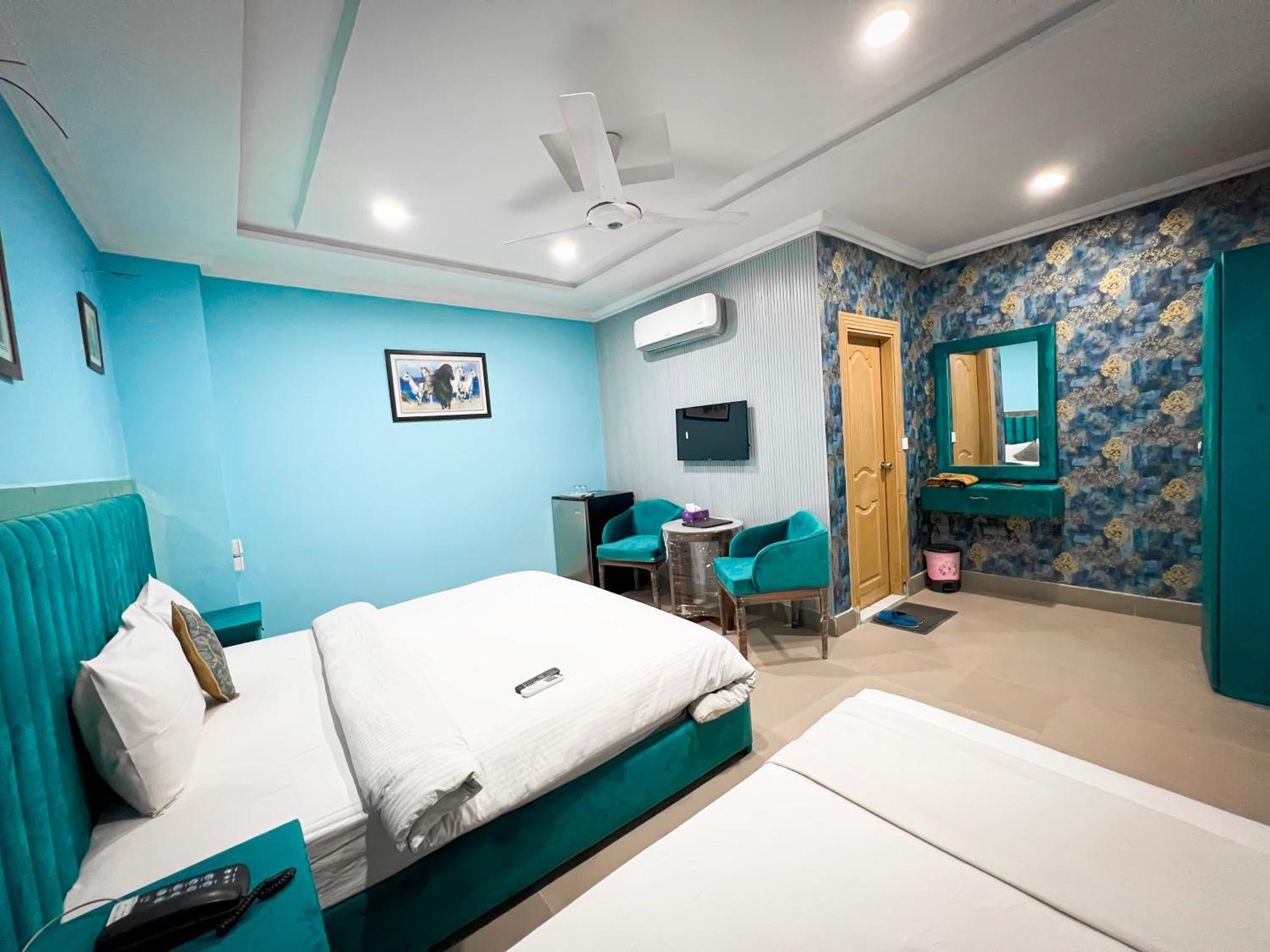 Hotel Crown Inn 木尔坦 外观 照片