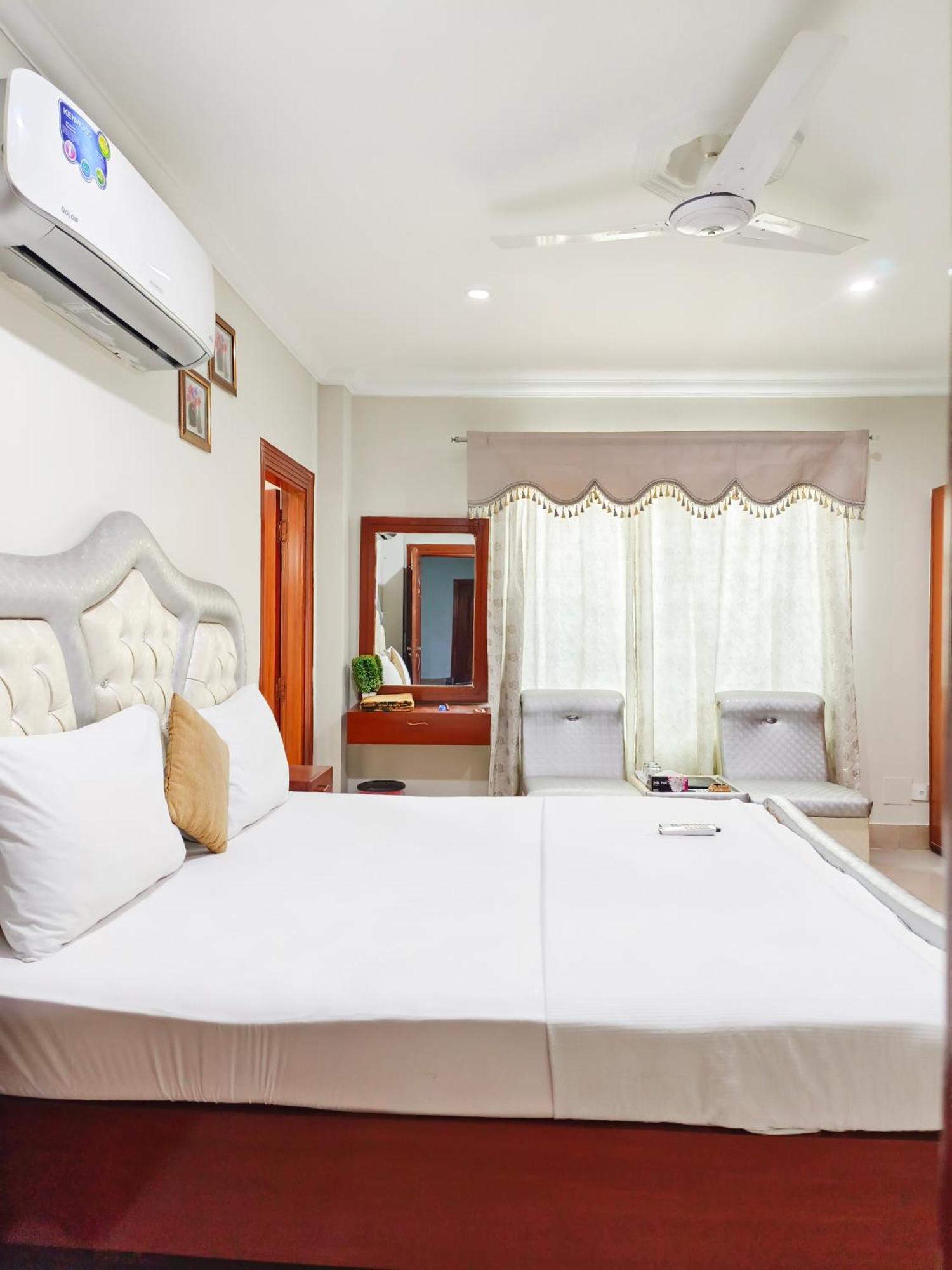 Hotel Crown Inn 木尔坦 外观 照片