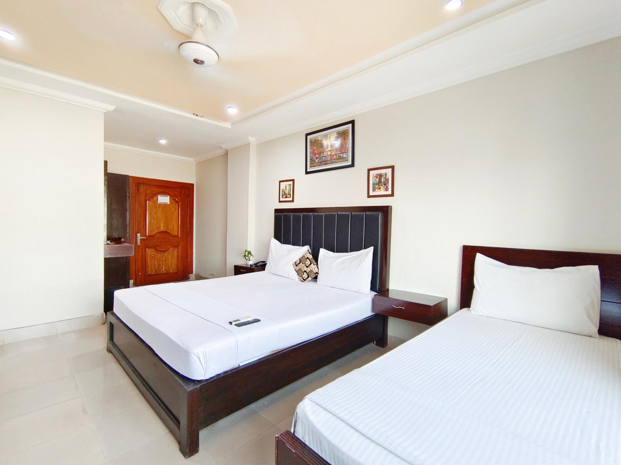 Hotel Crown Inn 木尔坦 外观 照片